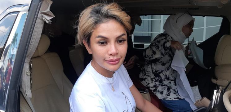 Artis Nikita Mirzani. [MataMata.com/Herwanto]