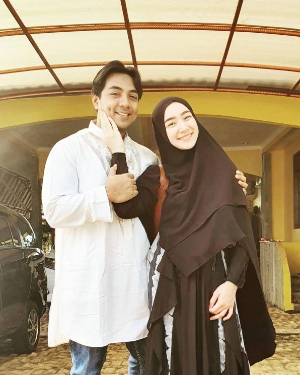 Ustaz Riza Muhammad dan istri (Instagram/@ustdzrizamuhammad)