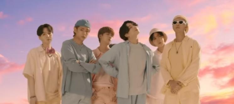 MV Lagu Dynamite BTS. (YouTube)