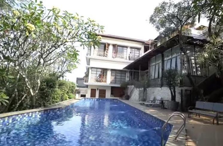 Rumah megah Aleta Molly. (Youtube/TaulanyTV)