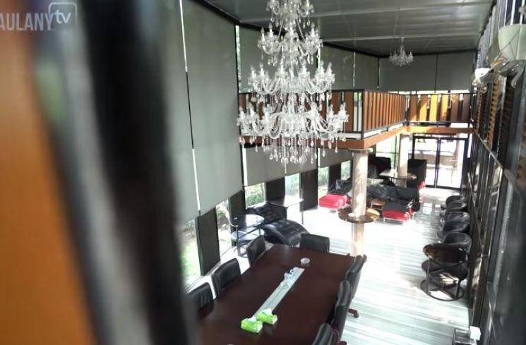 Rumah megah Aleta Molly. (Youtube/TaulanyTV)
