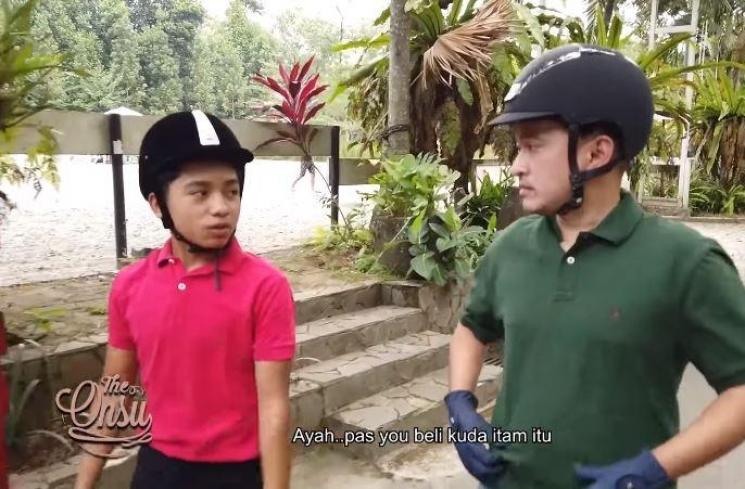 Gaya berkuda Betrand Peto. (Youtube/TheOnsuFamily)
