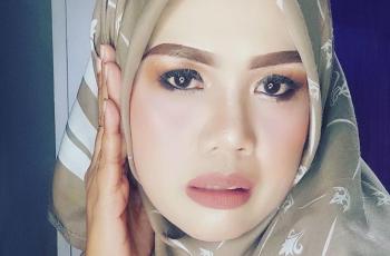 Foto Berhijab Serba Hitam, Elly Sugigi Malah Dikira Siti Nurhaliza