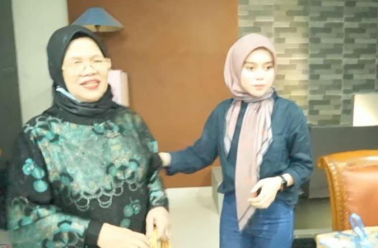 Ibu Rizky Billar dan Lesty Kejora. (Instagram/@leslar_lestybillar)