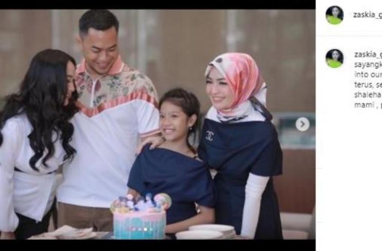 Zaskia Gotik dan Imel Putri Cahyati. (Instagram/@zaskia_gotix)
