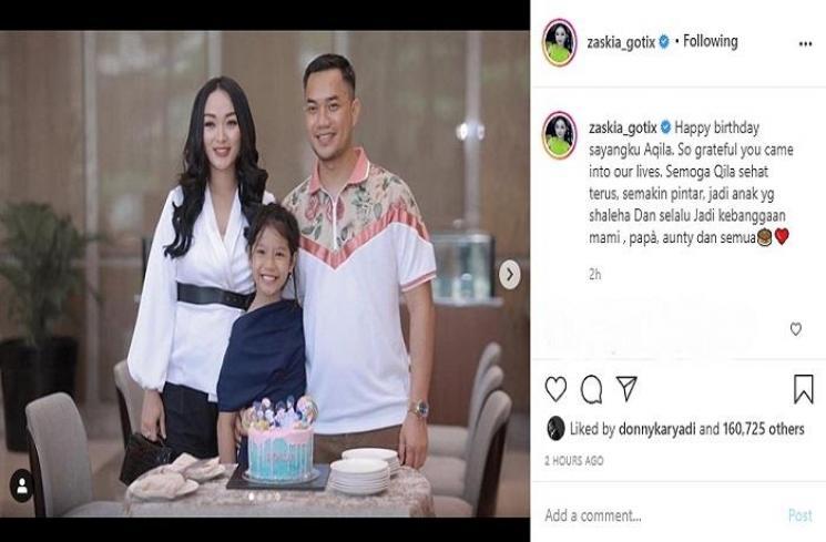 Zaskia Gotik di perayaan ulang tahun anak sambungnya (Instagram @zaskia_gotix)