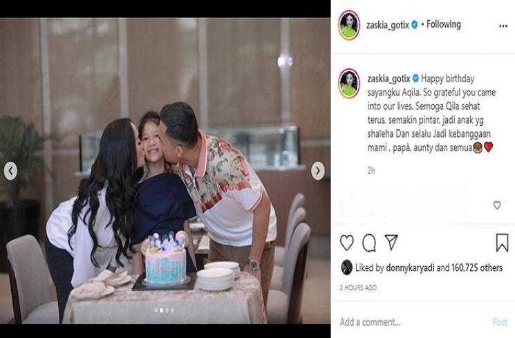 Zaskia Gotik di perayaan ulang tahun anak sambungnya (Instagram @zaskia_gotix)