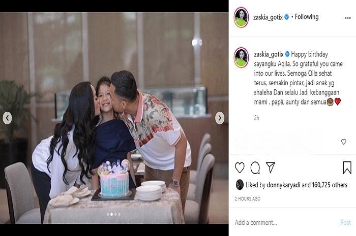 Zaskia Gotik di perayaan ulang tahun anak sambungnya (Instagram @zaskia_gotix)