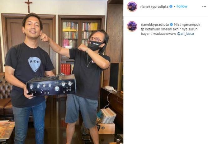 Potret Rian DMasiv dengan gaya rambut baru. (Instagram/RianEkkyPradipta)
