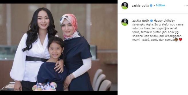 Zaskia Gotik dan Imel Putri Cahyati. (Instagram/@zaskia_gotix)