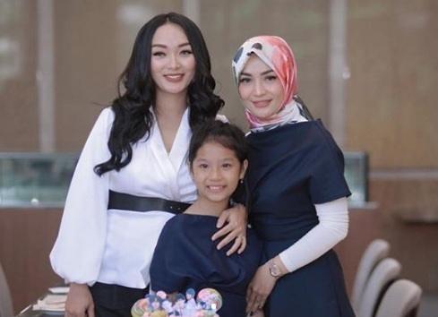 Unggahan Imel Putri Cahyati bareng Zaskia Gotik [Instagram/@imelpc]