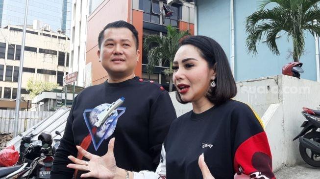 Femmy Permatasari dan suaminya, Alfons Martinus Purnomo [MataMata.com/Herwanto]