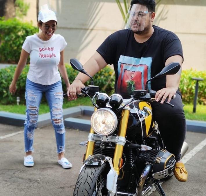 Ivan Gunawan tunggangi moge BMW hadiah dari Nikita Mirzani. [Instagram]
