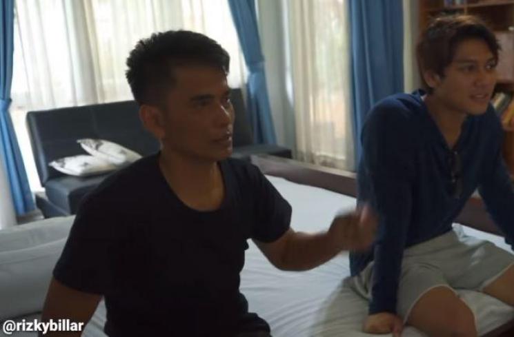 Rizky Billar dan ayah Lesty Kejora. (Youtube/RizkyBillar)