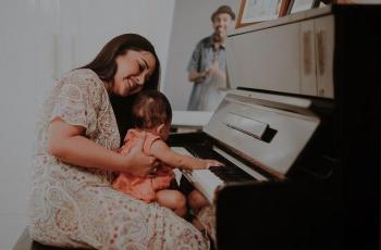 Baby Gewa Tak Mau Diam Dengar Lagu Glenn Fredly: Papanya Tenang di Surga!