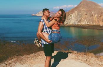 Lentur Banget! 3 Potret Awkarin Pamer Pose Yoga Bareng Pacar