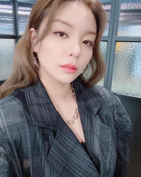 Ailee (Instagram/@aileeonline)