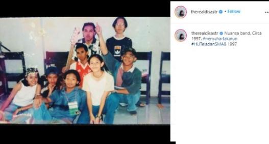 Nuansa Band, band masa sekolah Dian Sastrowardoyo. (Instagram/@therealdisastr)