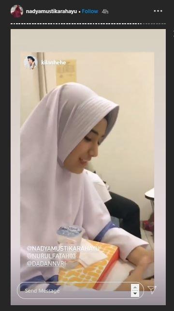Nadya Mustika Rahayu lulus kebidanan. (Instagram/@nadyamustikarahayu)