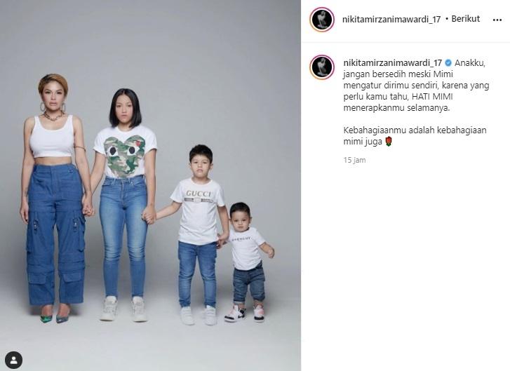 Nikita Mirzani dan anak-anaknya. (Instagram/@nikitamirzanimawardi_17)