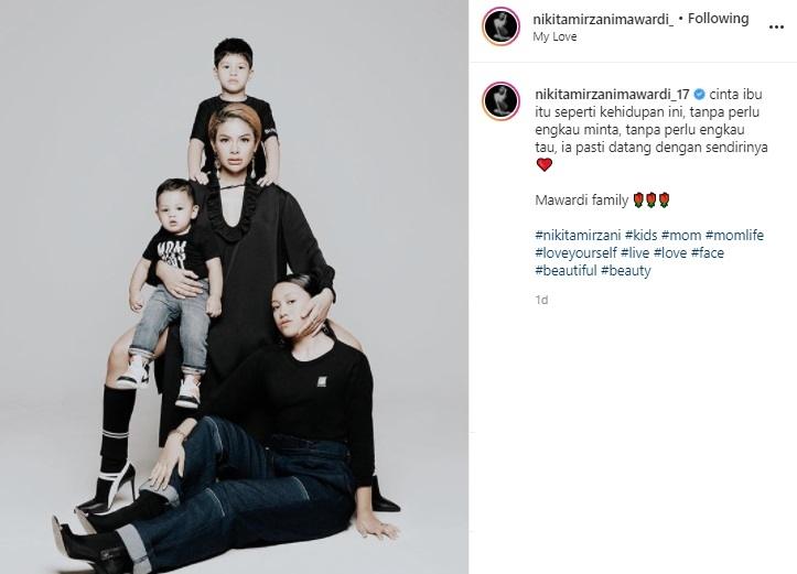 Nikita Mirzani dan anak-anaknya. (Instagram/@nikitamirzanimawardi_17)