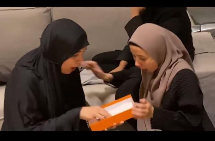 Irwansyah dan Zaskia Sungkar. (Youtube/TheSungkarsFamily)