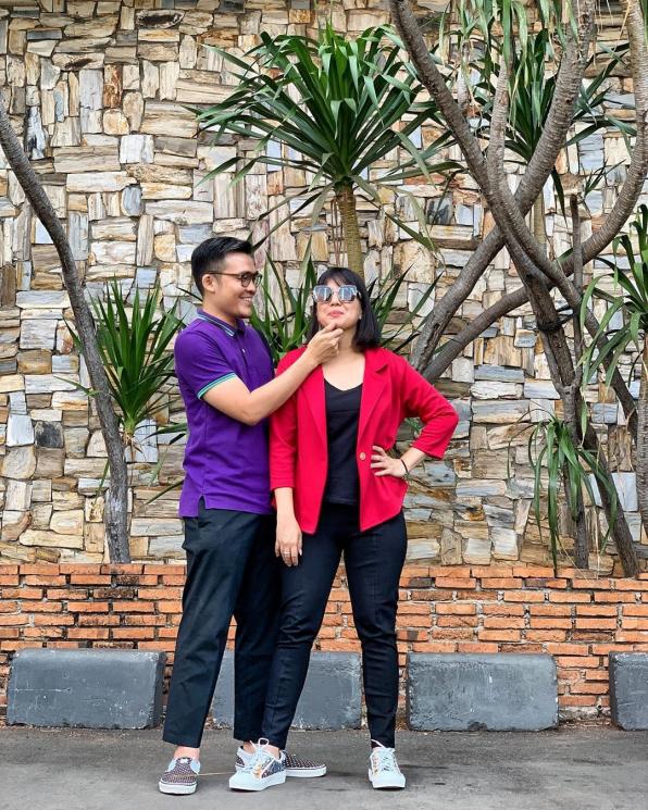 Tya Ariestya dan suami. (Instagram/@tya_ariestya)