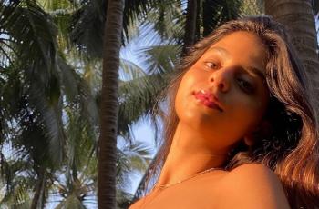 Putri Shah Rukh Khan Rebah di Bebatuan Bikin Gaduh, Roknya Nyaris Tersibak