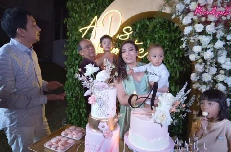 Momen ultah Ayu Dewi. (Youtube/MrsAyuDewi)