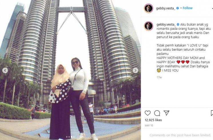 Gebby Vesta saat jalan-jalan bersama sang ibu (Instagram.com/gebby.vesta)