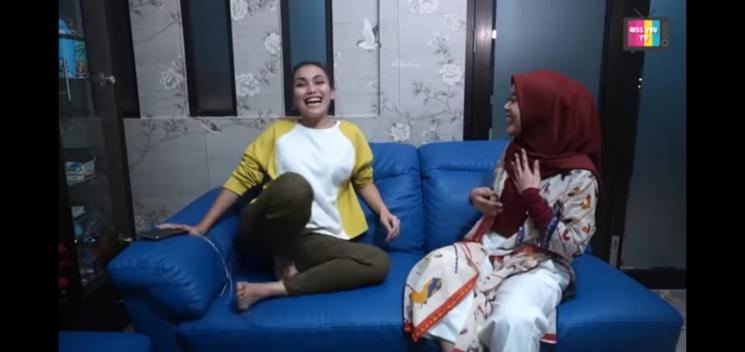 Ayu Ting Ting dan Lesty Kejora (YouTube/Qiss You TV)
