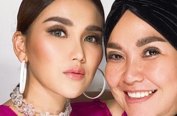 Ayu Ting Ting Pamer Pakai Cincin, Ibunda: Insyaallah Bahagia