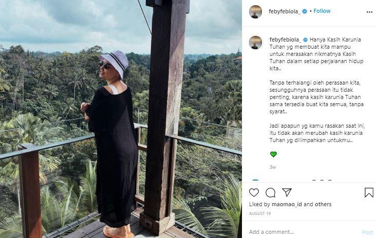 Feby Febiola pakai topi. (Instagram/@febyfebiola_)