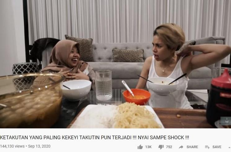 Nikita Mirzani saat mewawancari Kekeyi (Youtube.com/CrazyNikmirReal)