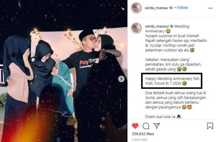 Ustaz Yusuf saat diberi kejutan oleh anaknya (Instagram.com/wirda_mansur)