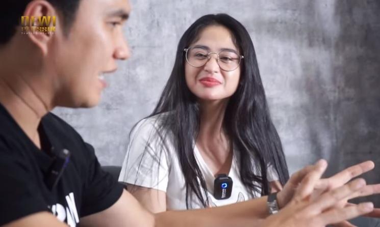 Aldi Taher dan Dewi Perssik. (Youtube/DewiPerssik)