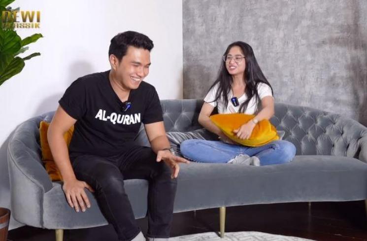 Aldi Taher dan Dewi Perssik. (Youtube/DewiPerssik)