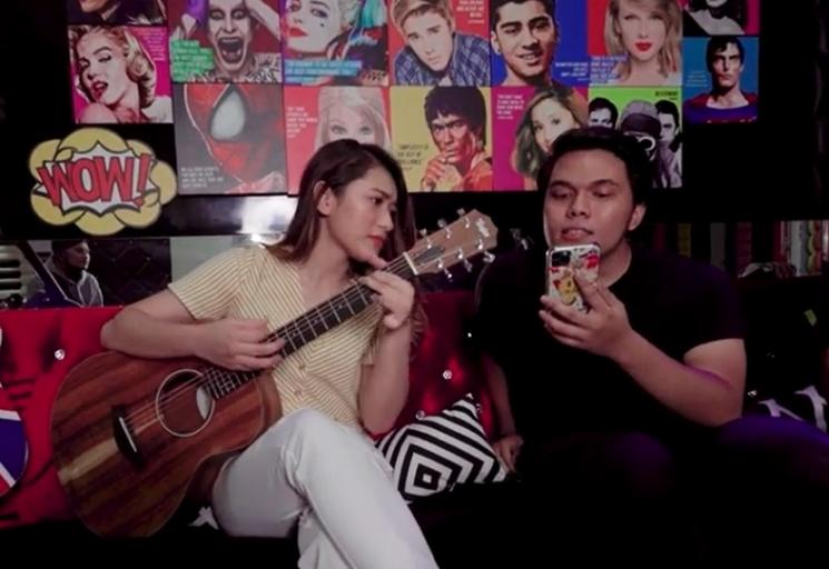 Amanda Caesa berduet dengan adik Atta Halilintar. [capture YouTube]