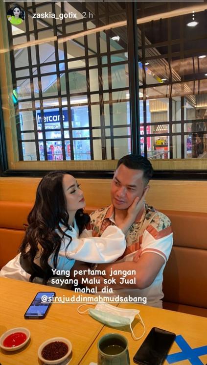 Zaskia Gotik dan Sirajuddin Mahmud Sabang (Instagram/@zaskia_gotix)