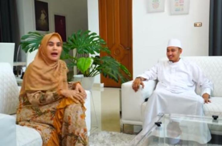 Kartika Putri dan Habib Usman bin Yahya (YouTube/Kartika Putri Official)