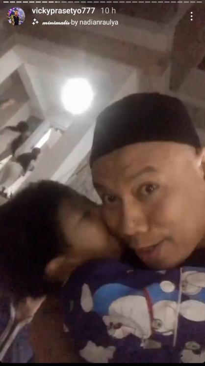 Vicky Prasetyo dan anak-anak (Instagram/@vickyprasetyo777)