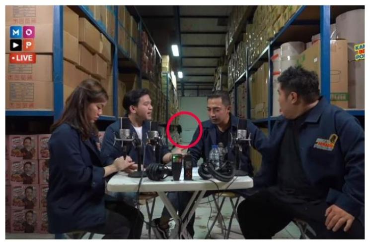 Penampakan hantu saat Jordi Onsu ngevlog. (Youtube/MOPChannel)