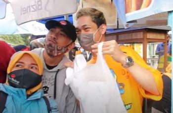 Ferdian Paleka Picu Kerumunan di Tempat Odading Mang Oleh, Dibubarin Petugas
