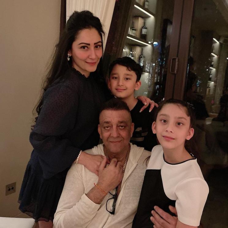 Sanjay Dutt dan istrinya, Maanayata bersama anak-anak (Instagram/@maanayata)