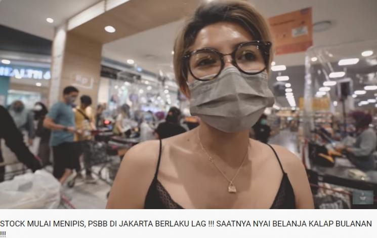 Nikita Mirzani kalap belanja bulanan (Youtube.com/crazynikmirREAL)