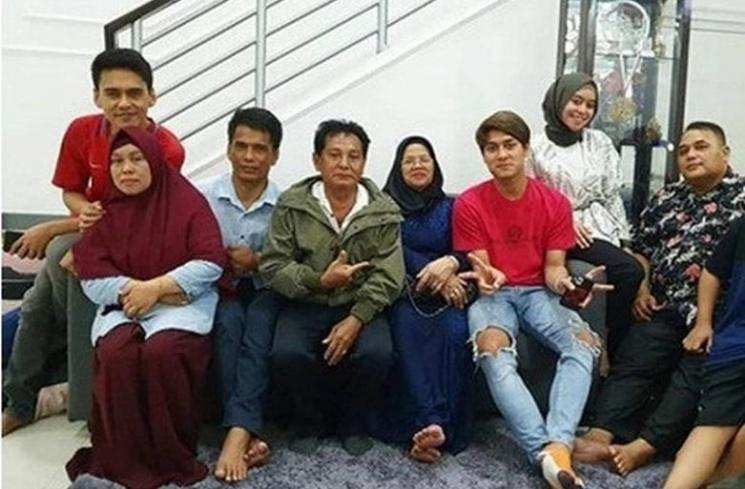 Pertemuan keluarga Lesty dan Rizky (Instagram.com/ayah_kejora)