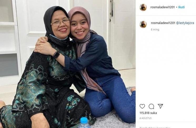 Lesty dan ibu Rizky Billar (Instagram.com/rosmaladewi1201)
