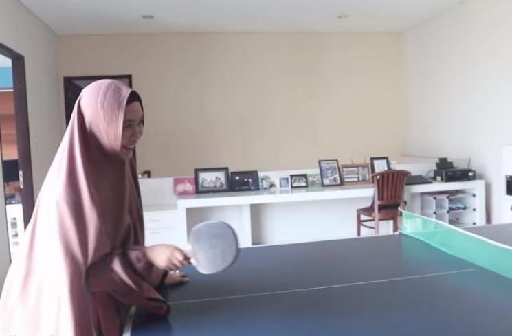 Rumah megah Astri Ivo. (Youtube/OkiSetianaDewi)