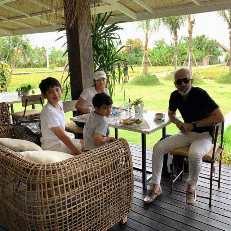 Bunga Zainal sekeluarga (Instagram/@bungazainal05)