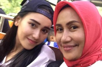 5 Potret Kebersamaan Ayu Ting Ting Bareng Nenek, Paras Awet Muda Disorot